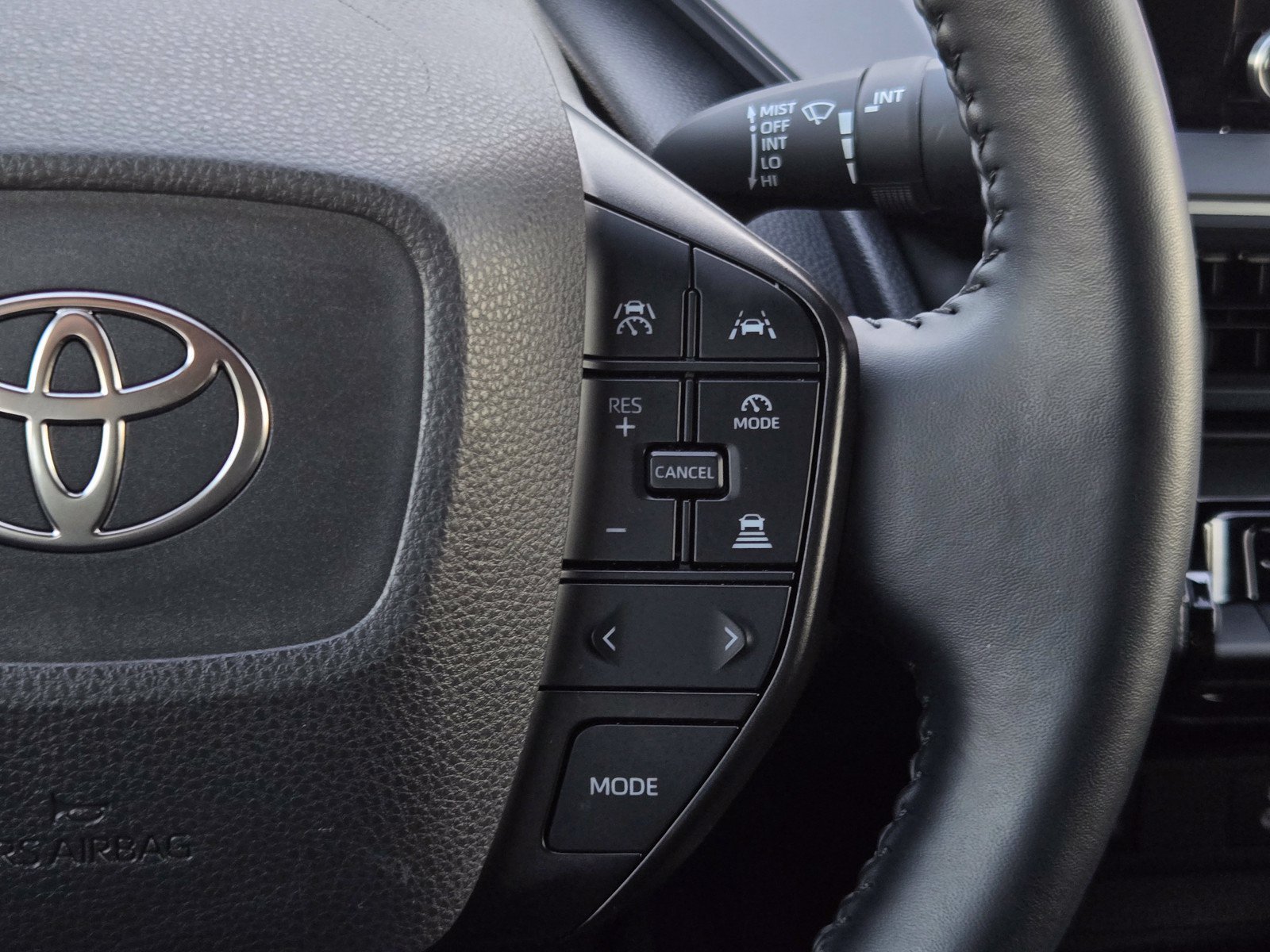 Used 2025 Toyota Prius LE FWD image 20