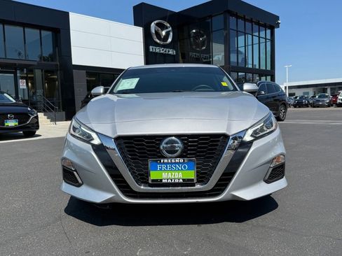Used 2022 Nissan Altima 2.5 SV FWD image 2