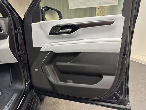 New 2026 Chevrolet Suburban Premier image 20