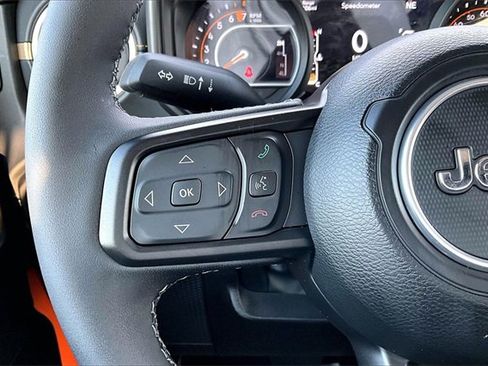Used 2025 Jeep Gladiator Sport image 10