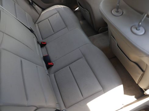 Used 2010 Mercedes-Benz E 350 4MATIC Sedan image 12