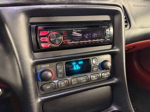 Used 1997 Chevrolet Corvette Coupe w/ Roof Pkg RWD image 22