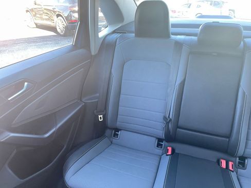 Used 2025 Volkswagen Jetta SE image 38