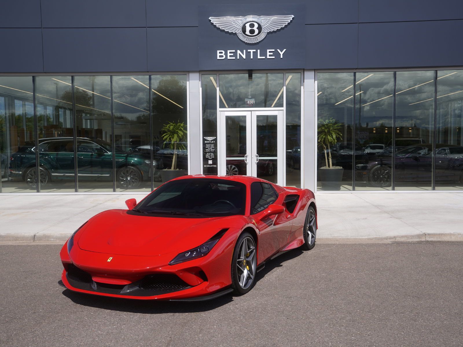 Used 2023 Ferrari F8 Tributo RWD image 1