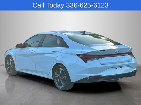 Used 2022 Hyundai Elantra Limited FWD image 3