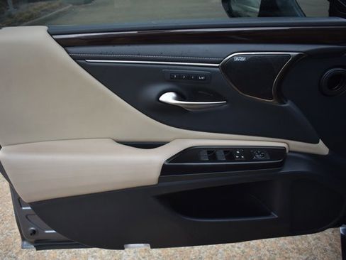 Used 2019 Lexus ES 300h w/ Luxury Package image 12