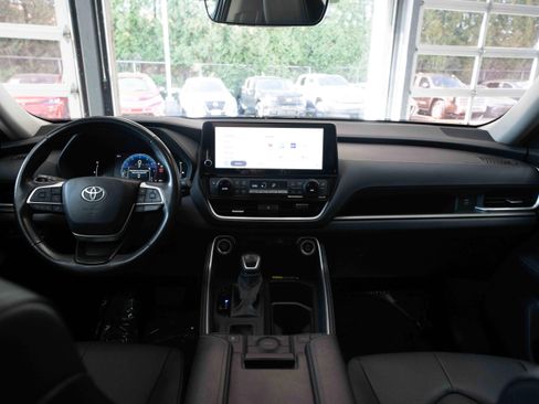 Used 2024 Toyota Grand Highlander XLE AWD/4WD image 20