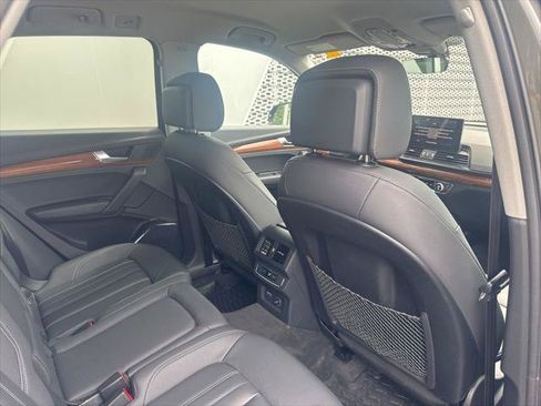 Used 2023 Audi Q5 2.0T Premium w/ Convenience Package AWD/4WD image 14