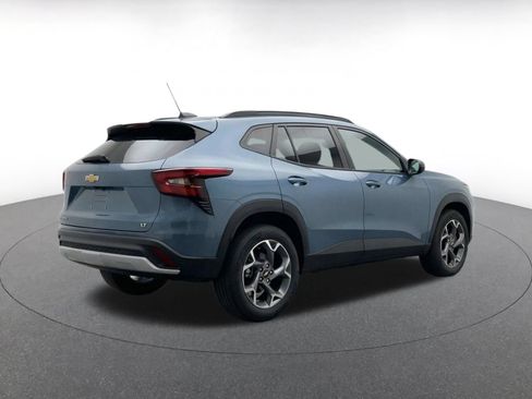 Used 2025 Chevrolet Trax LT FWD image 9