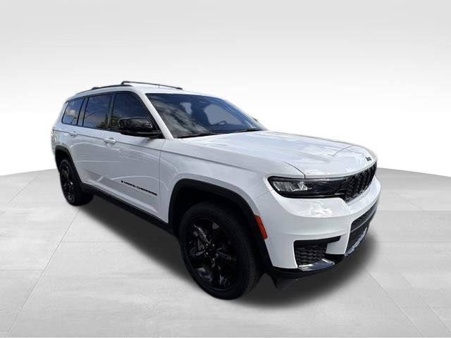 Used 2023 Jeep Grand Cherokee L Altitude AWD/4WD image 11