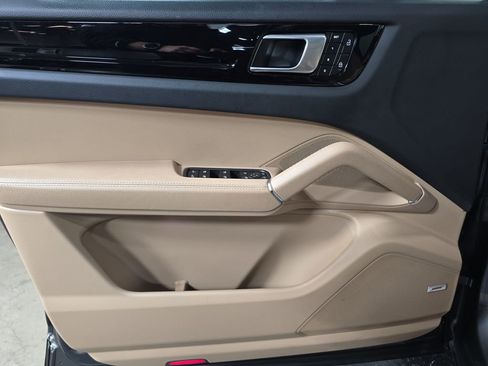 Certified 2023 Porsche Cayenne AWD/4WD image 22