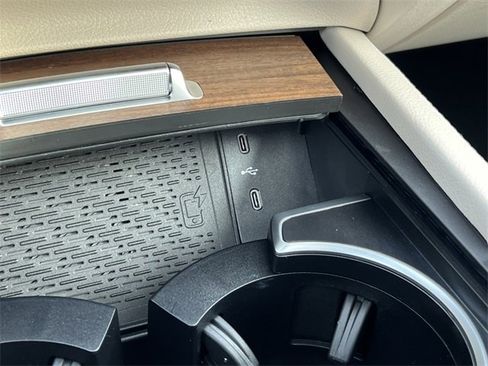 Certified 2025 Mercedes-Benz GLS 450 4MATIC image 31