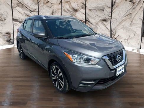 Used 2020 Nissan Kicks SV image 1