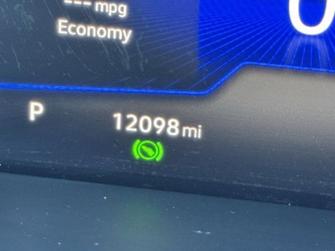 Used 2022 Volkswagen Taos SE image 3