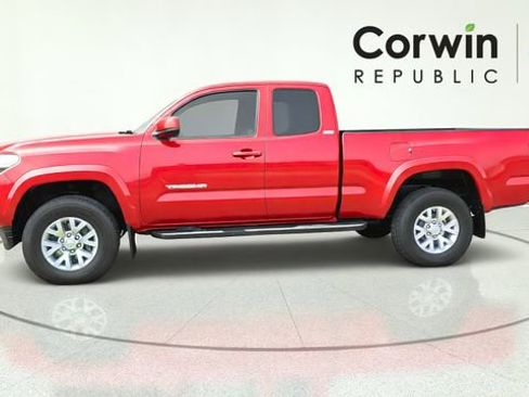 Used 2016 Toyota Tacoma SR5 RWD image 4