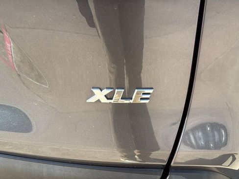 Used 2019 Toyota RAV4 XLE FWD image 6