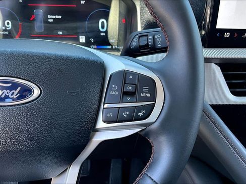 Used 2025 Ford Explorer Active RWD image 23