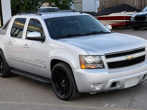 Used 2011 Chevrolet Avalanche LS RWD image 4