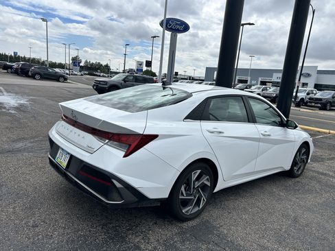 Used 2025 Hyundai Elantra Limited FWD image 5