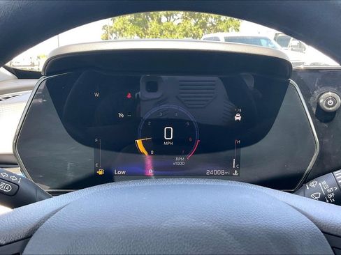 Used 2025 Chevrolet Trax LT FWD image 12