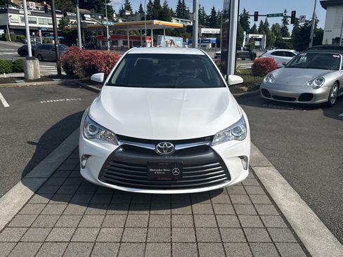 Used 2017 Toyota Camry LE FWD image 2