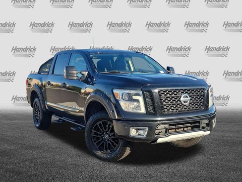 Used 2018 Nissan Titan PRO-4X w/ Pro-4x Convenience Package AWD/4WD image 2