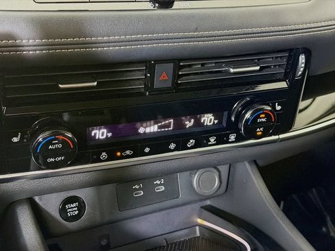 Used 2024 Nissan Rogue SL FWD image 20