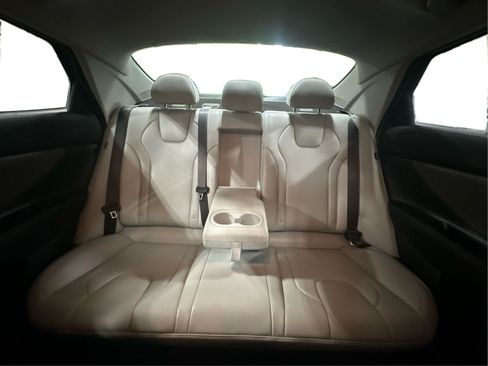 Certified 2024 Hyundai Elantra Limited FWD image 15