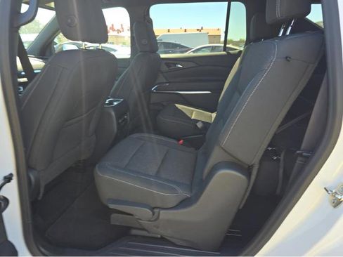 Used 2024 Chevrolet Traverse LT image 7