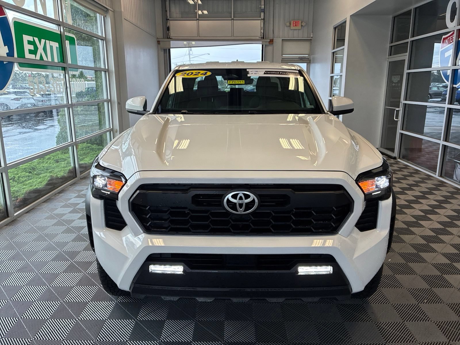 Used 2024 Toyota Tacoma TRD Off-Road AWD/4WD image 2