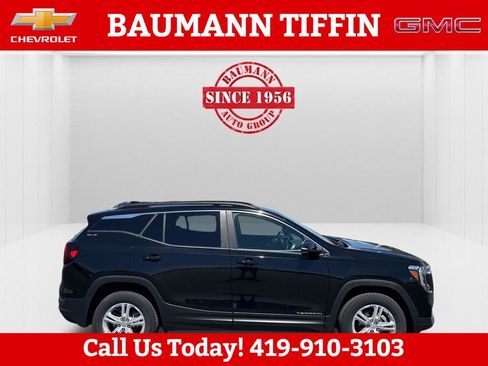 Used 2024 GMC Terrain SLE w/ Driver Convenience Package AWD/4WD image 2