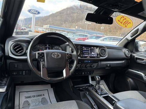 Used 2022 Toyota Tacoma TRD Off-Road image 13