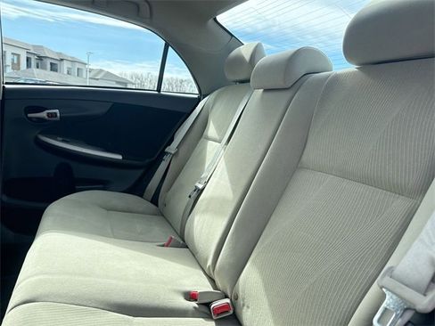 Used 2013 Toyota Corolla LE image 29