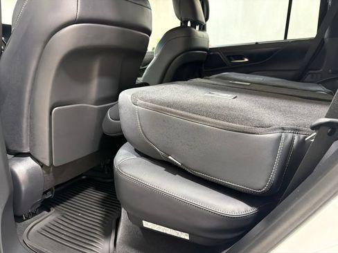 Used 2024 Lexus LX 600 4WD w/ Luxury Package image 18
