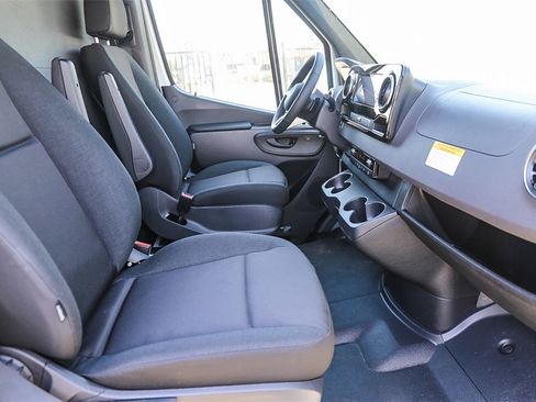 Used 2024 Mercedes-Benz eSprinter 170 Cargo image 15