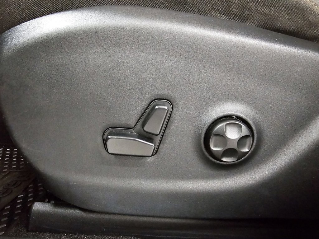 Used 2015 Jeep Cherokee Latitude w/ Comfort/Convenience Group FWD image 16