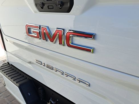 New 2025 GMC Sierra 1500 Elevation w/ LPO, Elevation Black Package image 9