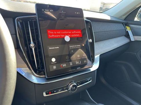 New 2026 Volvo XC90 B6 Plus w/ Protection Package Premier image 15