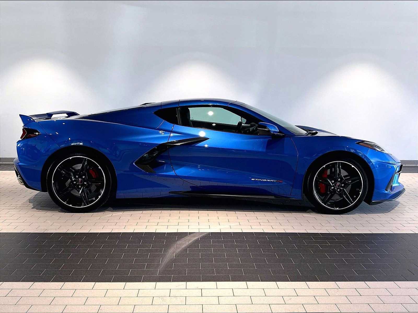Used 2022 Chevrolet Corvette Stingray Premium Cpe w/ Z51 Performance Package RWD image 11