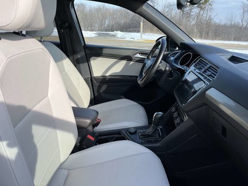 Used 2021 Volkswagen Tiguan SE R-Line w/ 3rd Row Seat Package image 38