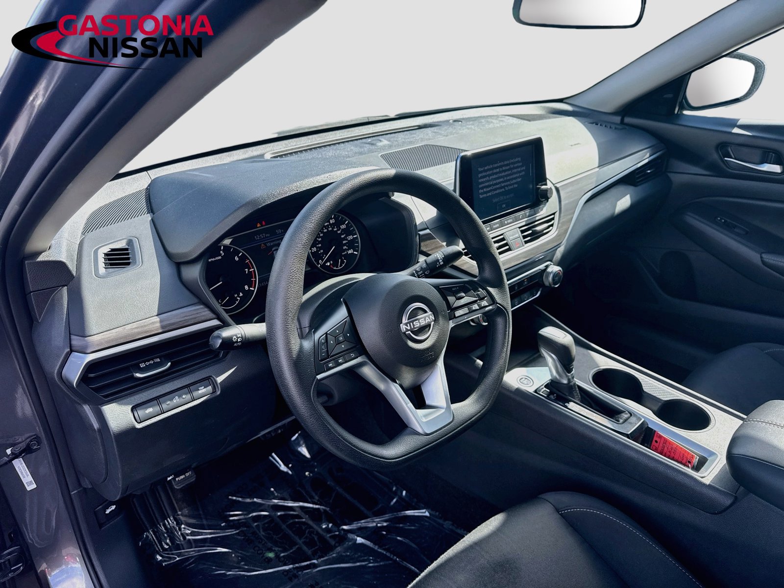 Used 2025 Nissan Altima 2.5 SV FWD image 11