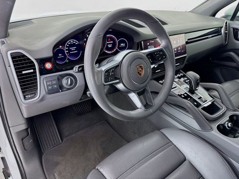 Certified 2023 Porsche Cayenne AWD/4WD image 4