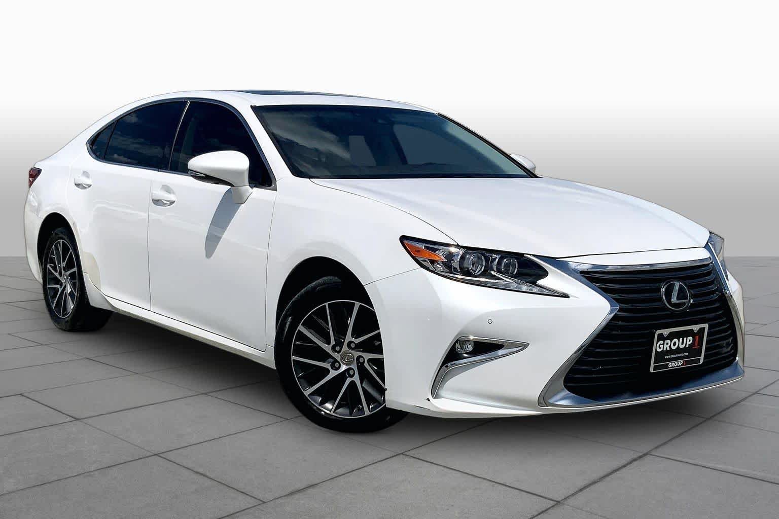 Used 2017 Lexus ES 350 w/ Luxury Package FWD image 3