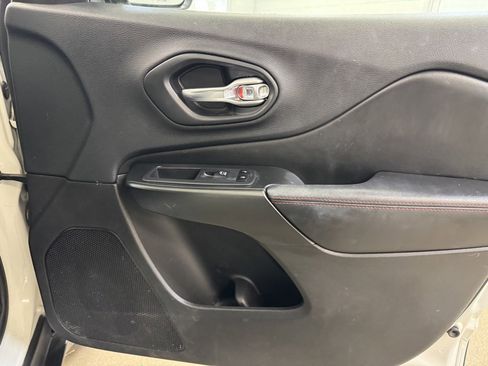 Used 2019 Jeep Cherokee Trailhawk w/ Cold Weather Group image 26