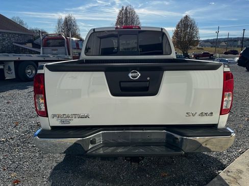 Used 2016 Nissan Frontier SV image 5