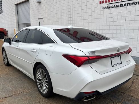 Used 2019 Toyota Avalon Limited image 3