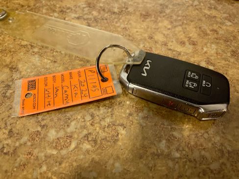 Used 2024 Kia Carnival LX image 29