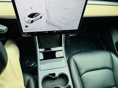 Used 2018 Tesla Model 3 image 32