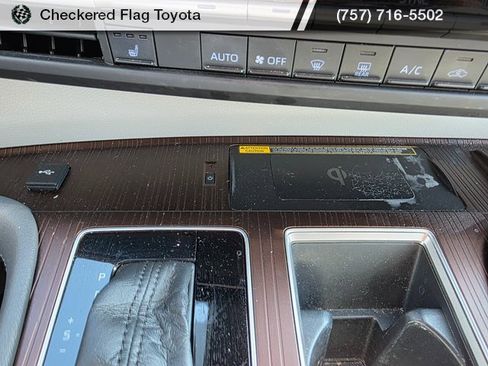 Used 2021 Toyota Sienna XLE w/ XLE Plus Package image 18
