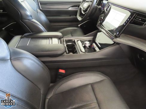 Used 2024 Jeep Wagoneer Series II w/ Flexible Seating Group RWD image 27